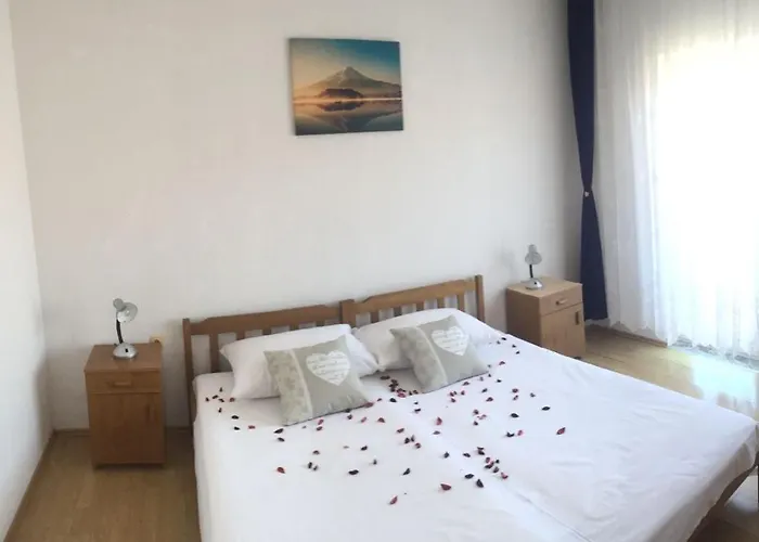 With Parking Space - 11782 Trogir